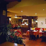 Hotel Restaurant Aux Deux Roses 3*