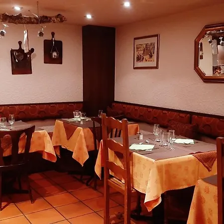 Restaurant Aux Deux Roses מלון 3*