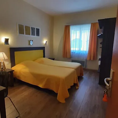 Отель Restaurant Aux Deux Roses 3*