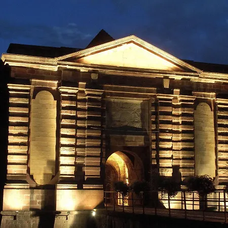 Hotel Restaurant Aux Deux Roses 3*