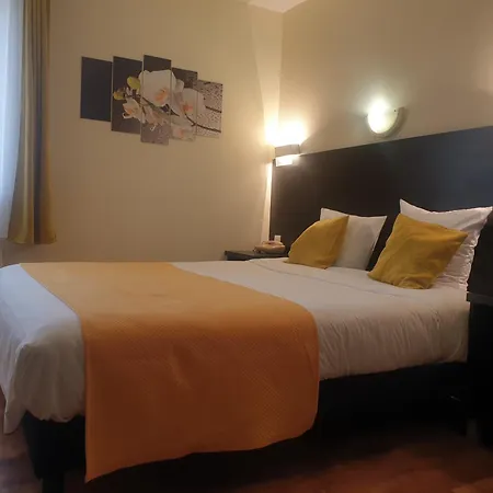 Hotel Restaurant Aux Deux Roses 3*