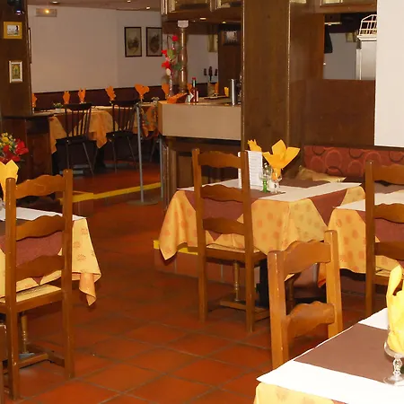Restaurant Aux Deux Roses Отель 3*