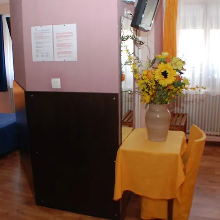 Restaurant Aux Deux Roses מלון
