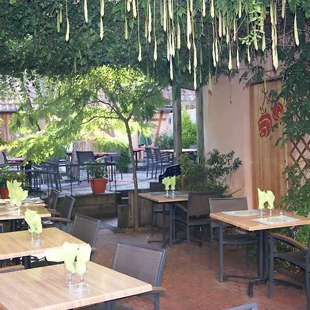 Restaurant Aux Deux Roses Hotel 3*