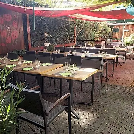Hotel Restaurant Aux Deux Roses 3*