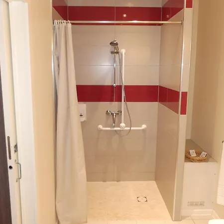 Restaurant Aux Deux Roses Hotel 3*