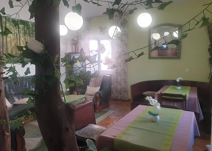 Restaurant Aux Deux Roses فندق 3*